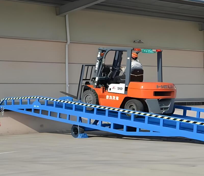 枝江移动式卸货平台（叉车用）
